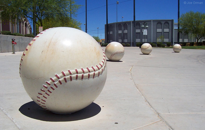 [bizarre_balls100_8438.jpg]