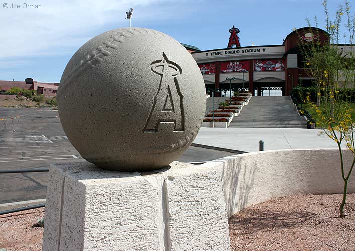 [bizarre_balls4372.jpg]