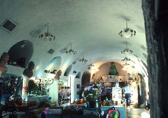 [bizarre_cabazon2.jpg]
