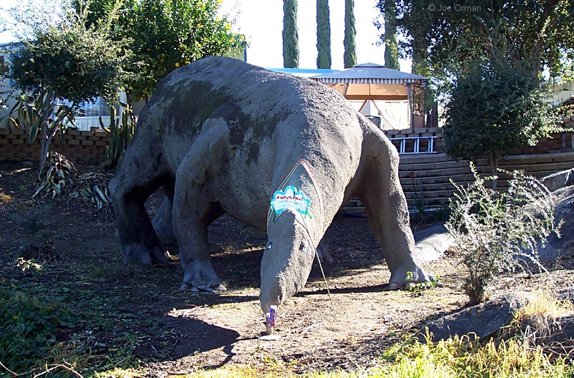 [bizarre_dinosaurland1.jpg]