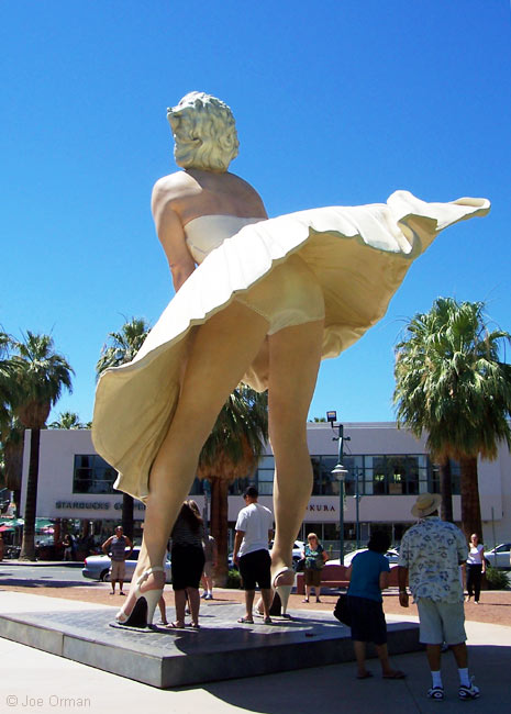 [bizarre_forevermarilyn2.jpg]