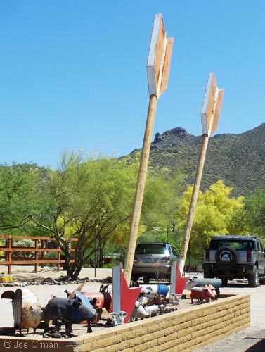 [bizarre_giantarrows2.jpg]