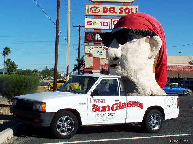 [bizarre_giantheads1.jpg]