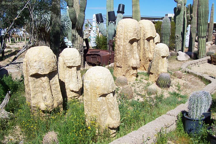 [bizarre_giantheads8.jpg]