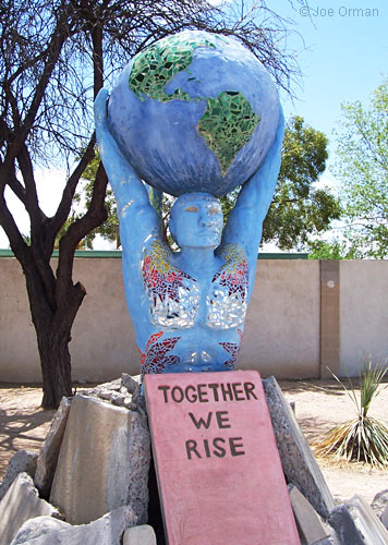 [bizarre_globes100_4224.jpg]