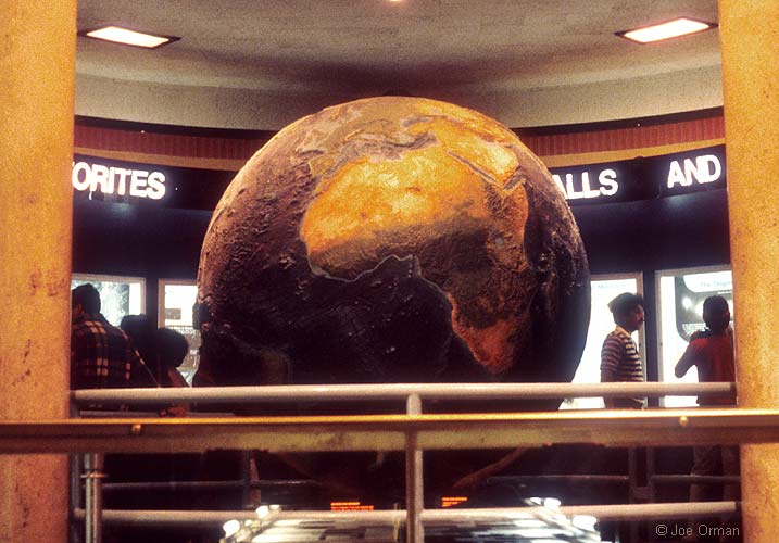 [bizarre_globes8604_14.jpg]