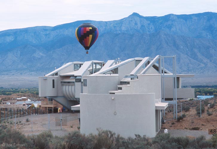 [bizarre_houses2.jpg]