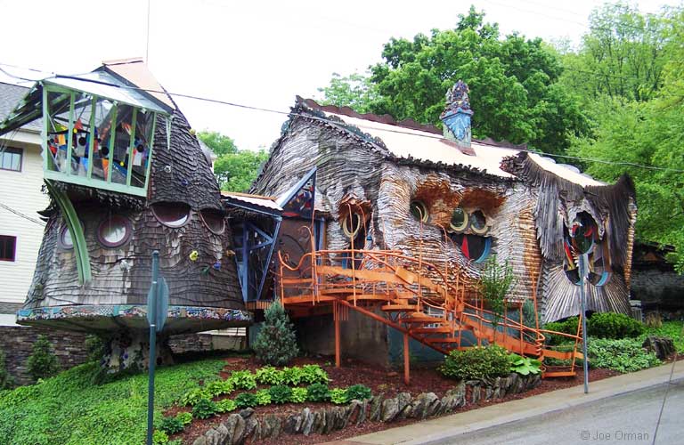 [bizarre_houses3.jpg]