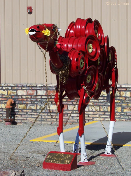 [bizarre_metalcamel1.jpg]