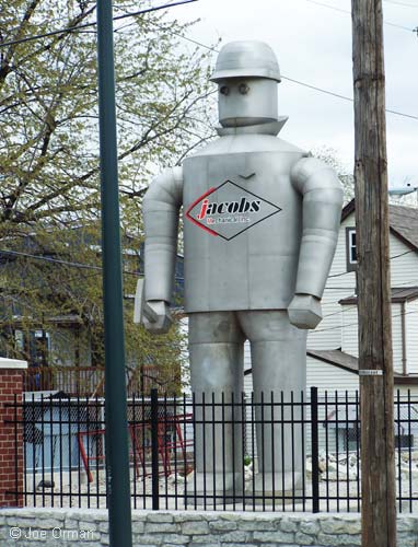 [bizarre_metalmen1.jpg]
