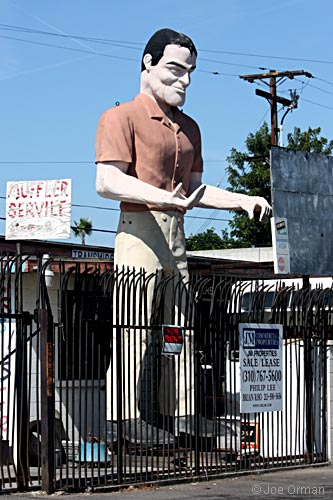 [bizarre_mufflermen21.jpg]