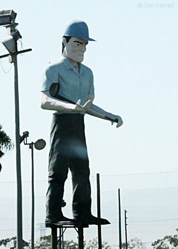 [bizarre_mufflermen23.jpg]