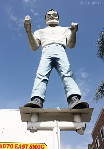 [bizarre_mufflermen26.jpg]