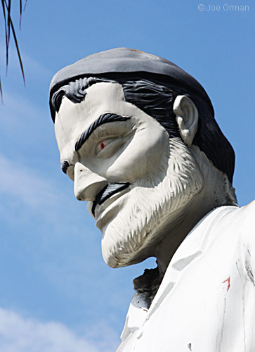 [bizarre_mufflermen27.jpg]