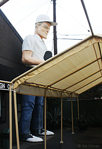 [bizarre_mufflermen32.jpg]