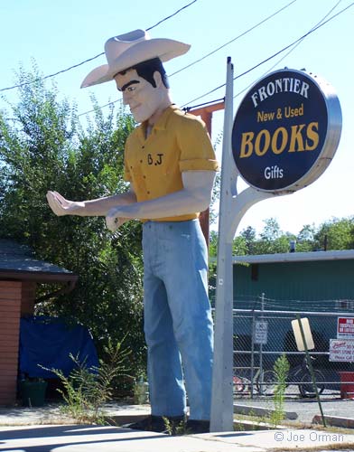 [bizarre_mufflermen5.jpg]