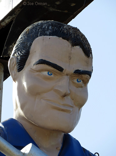 [bizarre_mufflermen51.jpg]