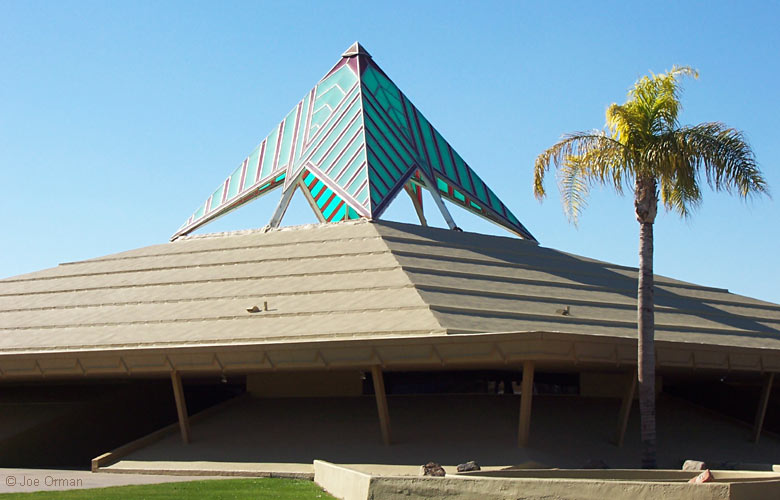 [bizarre_pyramidonshea3.jpg]