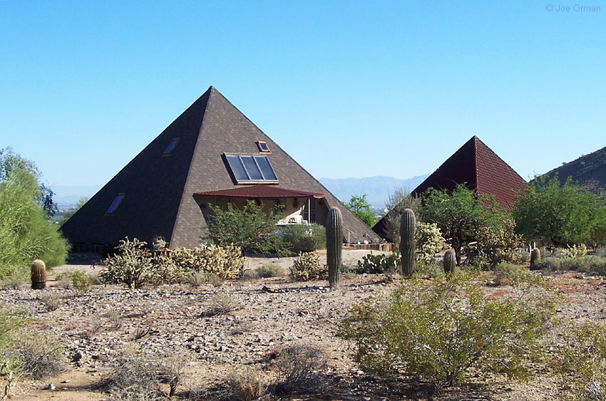 [bizarre_pyramidqueencreek1.jpg]