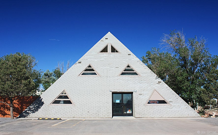 [bizarre_pyramidsvalle1.jpg]