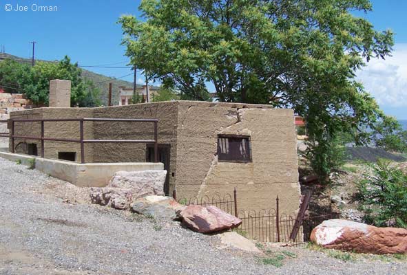 [bizarre_slidingjail2.jpg]