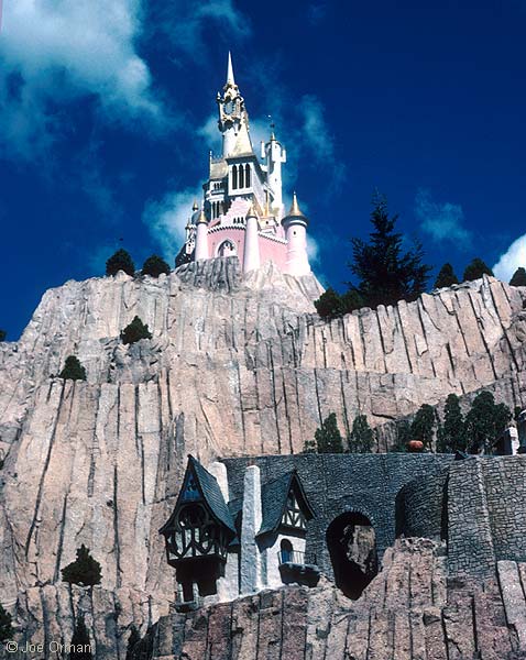 [bizarre_storybookland2.jpg]