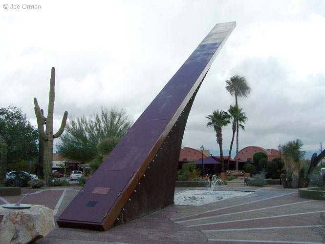 [bizarre_sundial.jpg]