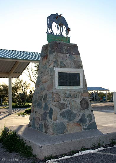 [bizarre_tommix1.jpg]