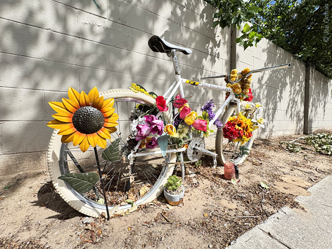 [bizarre_ghostbikeiPhone15_IMG_14775.jpg]