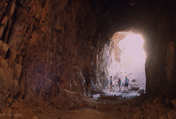 [ghosts_tunnel1.jpg]