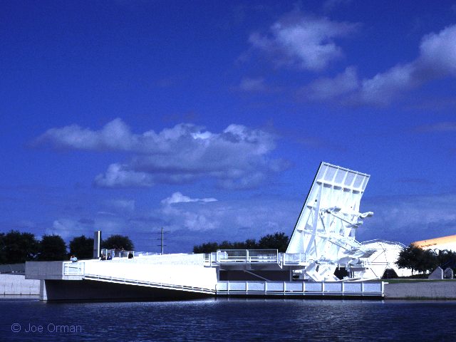 [space_mirrorwide.jpg]